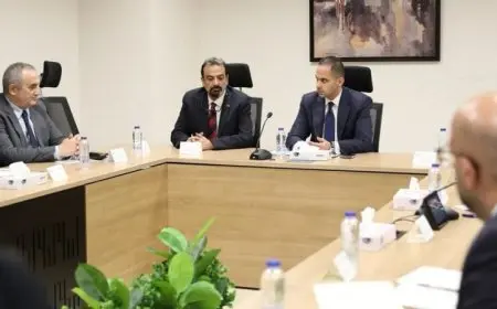 نائب وزير الصحة يقود اجتماعًا هامًا لتعزيز آليات السلامة في المنشآت الطبية