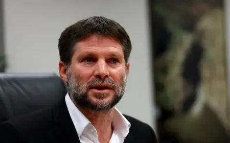 وزير المالية الإسرائيلي يعبر عن معارضته لوقف إطلاق النار جزئيا