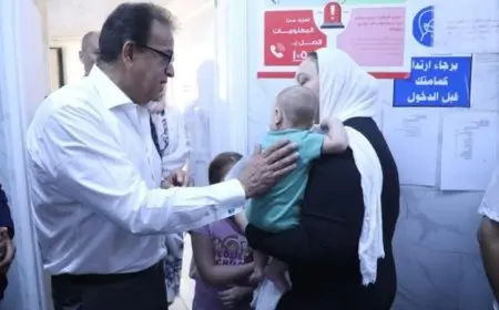 وزير الصحة يقوم بجولة تفقدية في مركز صحة أسرة الريحان بمدينة الشروق