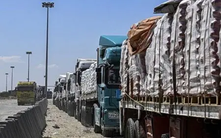 إدخال 129 شاحنة مساعدات إنسانية لدعم الفلسطينيين في قطاع غزة