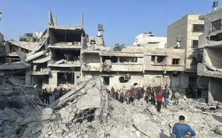 استشهاد 8 فلسطينيين في غزة بينهم أطفال ومحتجون على نقص المساعدات إثر هجمات الاحتلال