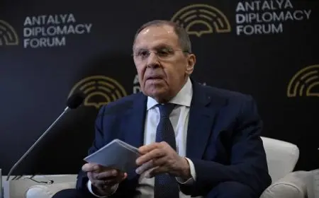 وزير الخارجية الإيراني والروسي يتبادلان الآراء بشأن مستجدات الملف النووي عبر الهاتف