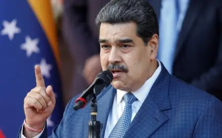 مادورو ينتقد إرسال الولايات المتحدة سفن حربية قرب سواحل فنزويلا