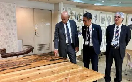 وزير التعليم يلتقي طلبة مدرسة كوازاه الفنية الصناعية في قلب طوكيو