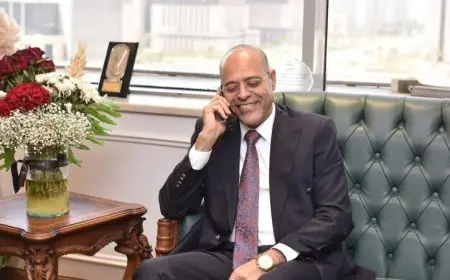 وزير العمل يكرم عامل مزلقان بني سويف بمكافأة مالية تقديراً لإخلاصه في العمل