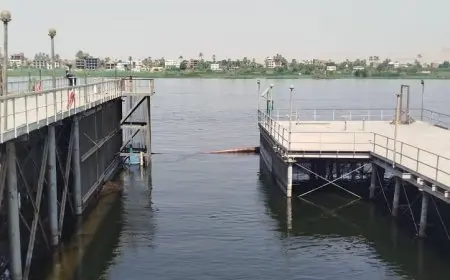 القائم بأعمال وزير البيئة يعلن نجاح احتواء بقعة زيتية في نهر النيل بالأقصر