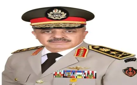 الفريق أحمد خليفة يبارك للفريق أول ركن خالد خليفة حفتر بمناسبة تعيينه في منصبه الجديد