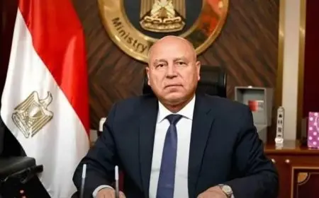 وزير النقل يثني على شجاعة عامل المزلقان الذي أنقذ حياة شاب في بني سويف