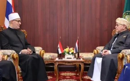 مفتي الجمهورية يلتقي شيخ الإسلام في تايلاند ويجتمع مع أعضاء هيئة كبار العلماء لتعزيز التعاون الديني