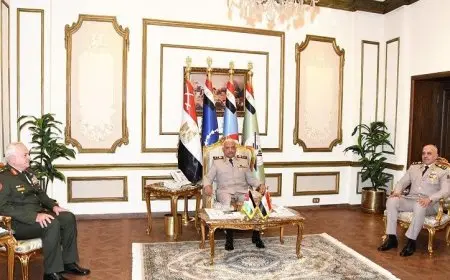 لقاء بارز بين وزير الدفاع ورئيس الأركان ورئيس هيئة الأركان المشتركة الأردنية