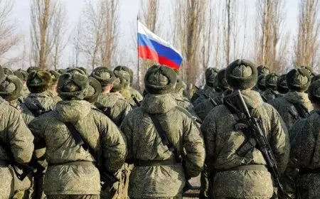 طائرة روسية تحمل 146 جنديا محررا من الأسر الأوكراني تصل إلى موسكو