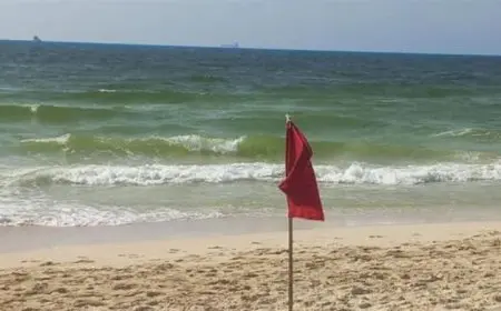 مصايف الإسكندرية تعلن رفع الرايات الحمراء في القطاع الغربي وبعض شواطئ شرق المدينة