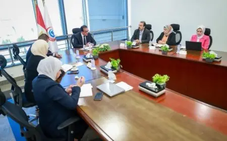 وزير الصحة يستعرض آخر مستجدات تكليف أعضاء المهن الصحية ويبحث استراتيجيات توزيعهم