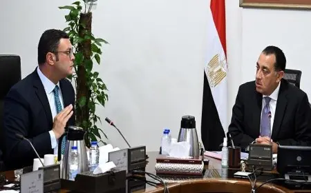 مدبولي يستعرض آخر مستجدات “سكن لكل المصريين” ومبادرة “بيتك في مصر” مع وزير الإسكان