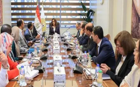 عوض تستعرض فرص التعاون مع وفد برنامج الأمم المتحدة الهابيتات