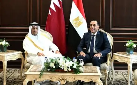 رئيس الوزراء يبحث مع نظيره القطري تعزيز التعاون المشترك في مجالات متعددة