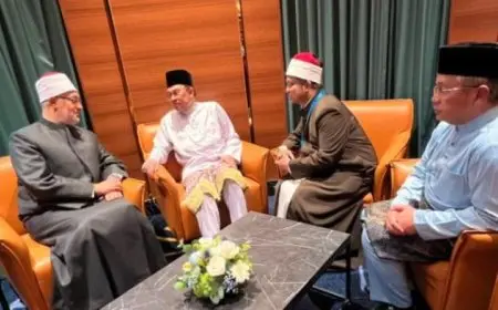 رئيس وزراء ماليزيا يعبر عن فخره بمصر وقيادتها خلال لقائه مع مفتي الجمهورية