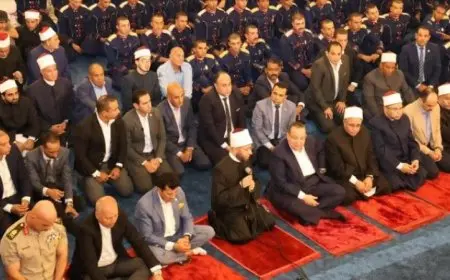 وزير الأوقاف ووزير الشباب والرياضة يشاركان في أداء صلاة الجمعة بمسجد العلي العظيم