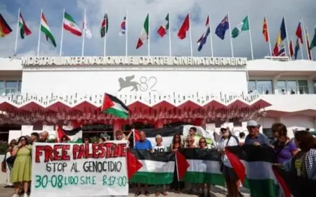 آلاف المشاركين في مسيرة تضامنية مع فلسطين حول مهرجان فينيسيا السينمائي