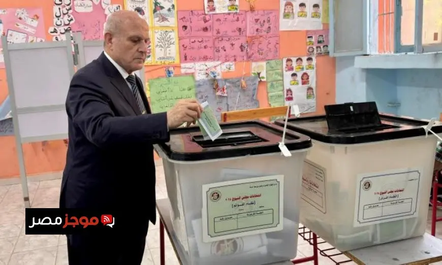 رئيس هيئة النيابة الإدارية يشارك في انتخابات مجلس الشيوخ ويصوت لصالح المستقبل