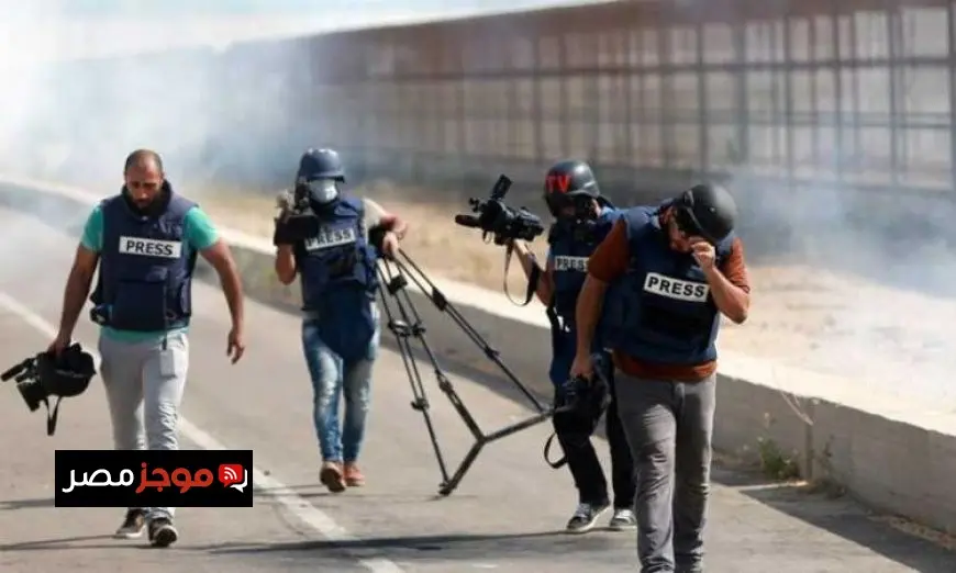 اعتداء الاحتلال على صحفيين يؤدي إلى اندلاع حريق كارثي شمال القدس
