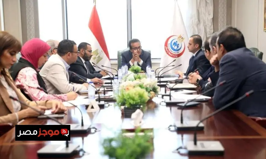 وزير الصحة يجتمع لمراقبة ضمان توافر مخزون كافٍ من الأدوية