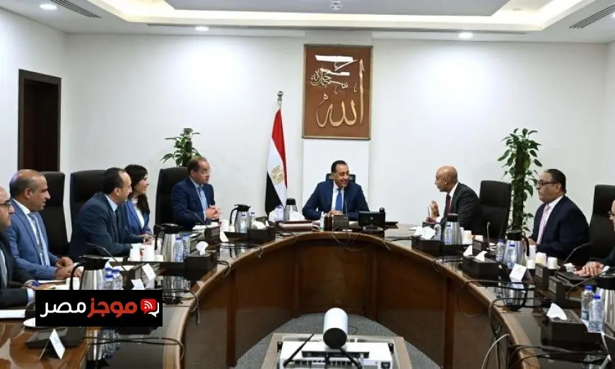 رئيس الوزراء يواصل متابعة مشاريع التعاون بين وزارتي المالية والتعليم لتعزيز التنمية الاقتصادية