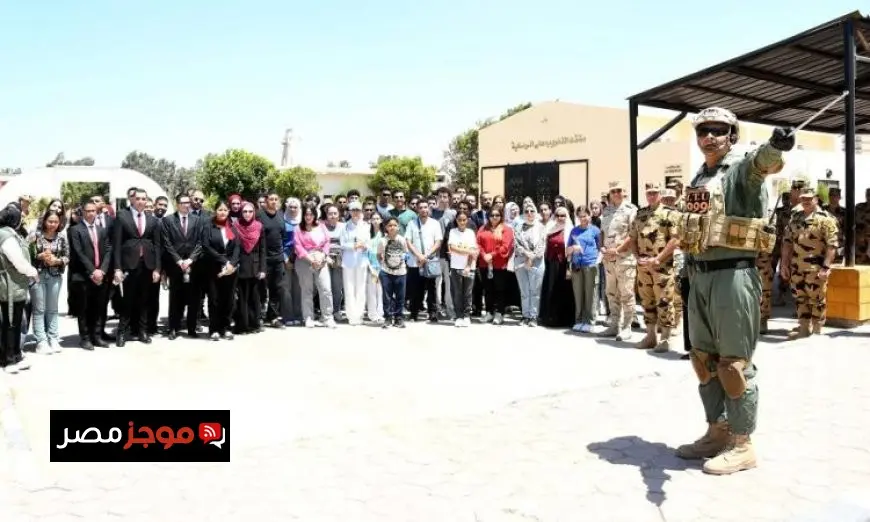 شباب المصريين بالخارج وطلاب الجامعات يستكشفون قيادات القوات البحرية والصاعقة