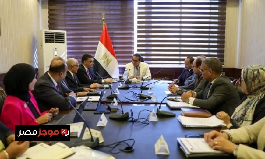 وزير الصحة يناقش تعزيز صناعة مشتقات البلازما وتطوير الصناعات الدوائية المتخصصة في البلاد