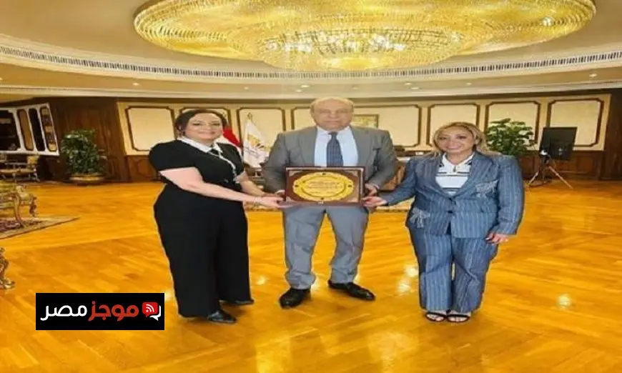 وزير الطيران المدني يؤكد أهمية التواصل مع المواطنين المغتربين لضمان ربطهم بالوطن