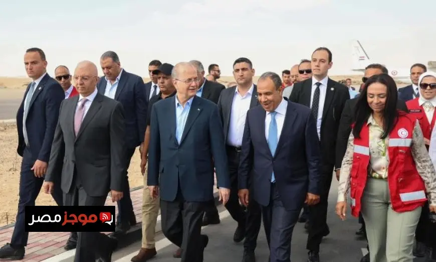 وزير الخارجية ورئيس وزراء فلسطين يستكشفان ميناء رفح البري من الجانب المصري