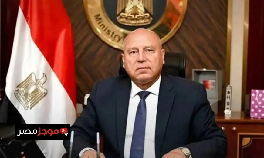 وزير النقل يثني على شجاعة عامل المزلقان الذي أنقذ حياة شاب في بني سويف