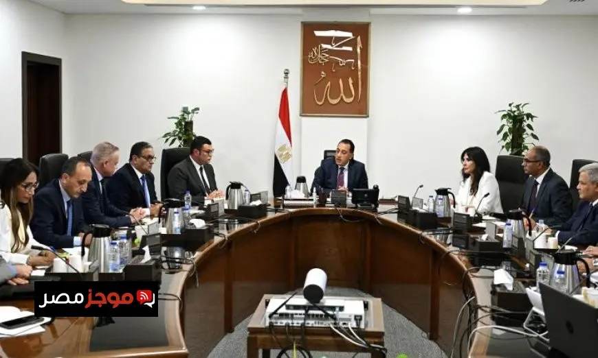 رئيس الوزراء يراقب تقدم مشاريع تحلية مياه البحر ويؤكد أهمية الإجراءات التنفيذية