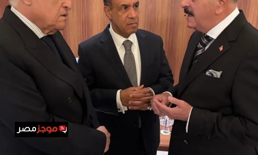وزير الخارجية يتباحث مع نظيريه التونسي والجزائري بشأن التطورات في الأزمة الليبية