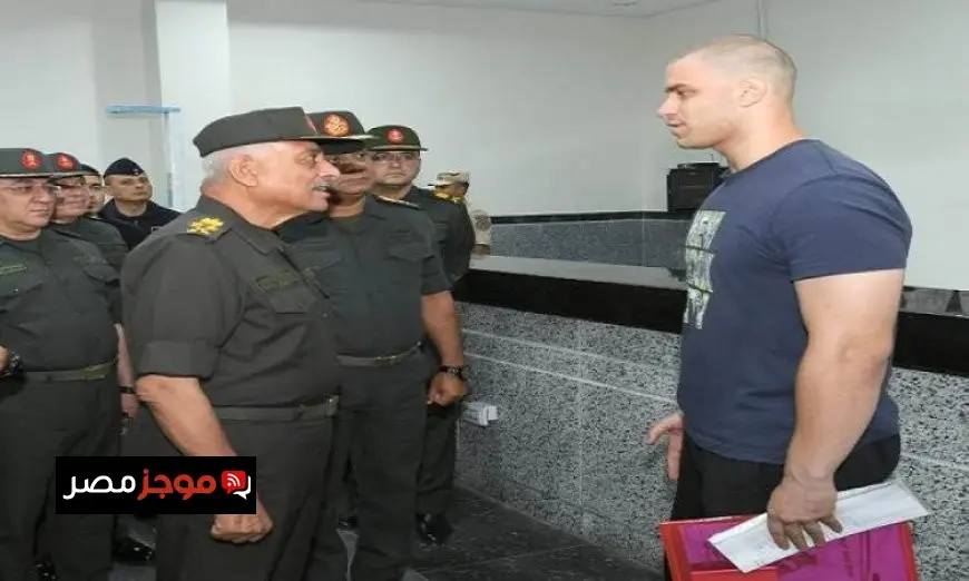وزير الدفاع يجري جولة تفقدية على اختبارات القبول في الأكاديمية العسكرية والكليات العسكرية