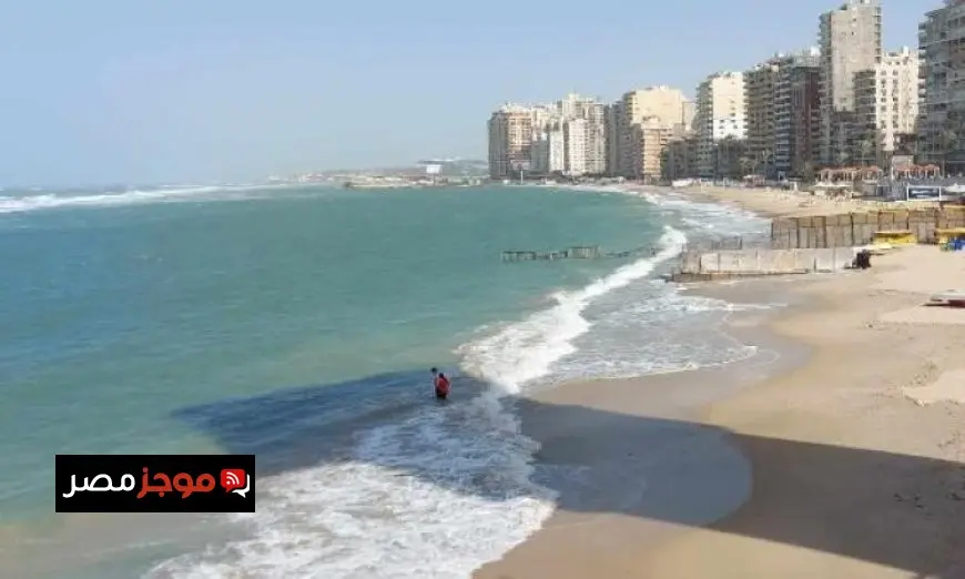 إعادة فتح شواطئ الإسكندرية الأربعاء مع حظر النزول إلى المياه بشكل نهائي
