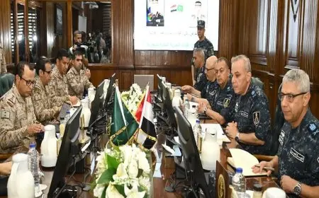 قائد القوات البحرية يعقد اجتماعا هاما مع رئيس أركان القوات البحرية السعودية لتعزيز التعاون المشترك