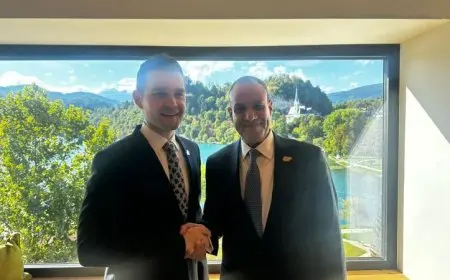 وزير الخارجية يؤكد مع نظيره المقدوني على تعزيز العلاقات الثنائية بين البلدين