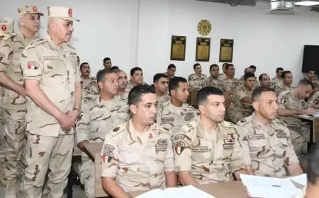 الفريق أحمد خليفة يستعرض آخر تطورات المنظومة التعليمية في المعاهد العسكرية عبر الفيديو