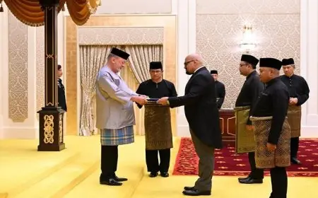 سفير مصر الجديد في كوالالمبور يسلم أوراق اعتماده للملك الماليزي
