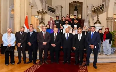 وزير الخارجية يجتمع بأوائل الثانوية العامة لتهنئتهم وتحفيزهم