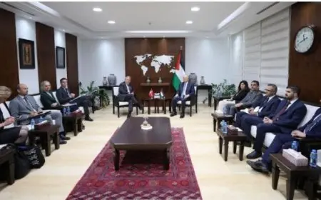 رئيس الوزراء الفلسطيني يناقش مع وزير خارجية الدنمارك سبل إنهاء الحرب في غزة