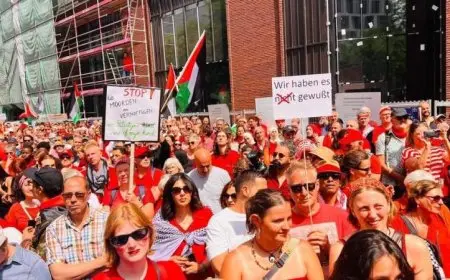 عشرات آلاف المحتجين يشاركون في مسيرة الخط الأحمر من أجل غزة اليوم في بروكسل