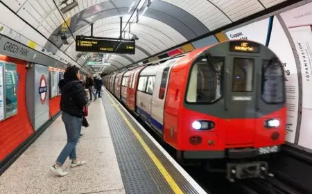 إضراب عمال مترو لندن يعطل حركة النقل في العاصمة البريطانية ويؤثر على commuters