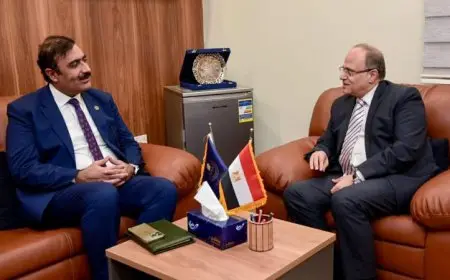 الغمرواي يلتقي وزير الصحة الباكستاني لاستكشاف فرص تعزيز التعاون في القطاع الدوائي