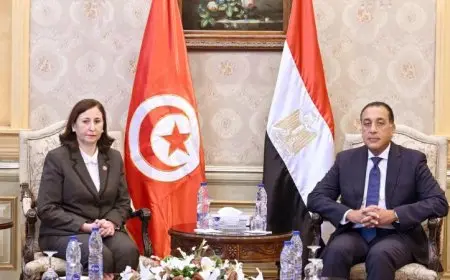 رئيس الوزراء المصري يستقبل نظيرته التونسية في مطار القاهرة الدولي