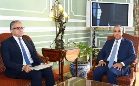 وزير الخارجية يستقبل المرشح المصري لقيادة اليونسكو ويؤكد دعم الحكومة