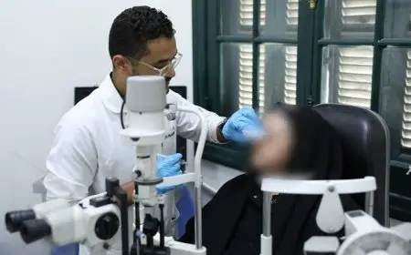 وزير الصحة يراقب تقديم الرعاية للمصابين الذين واجهوا مضاعفات بعد جراحة في مستشفى تأمين مصري