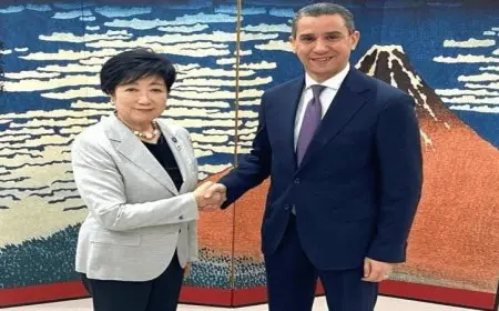 سفير مصر في اليابان يناقش مع محافظ طوكيو تعزيز أوجه التعاون المشترك وتطوير العلاقات الثنائية