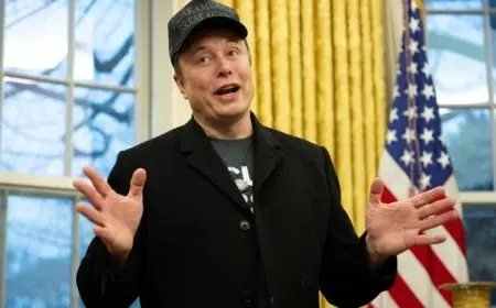 ماسك يطالب بحل البرلمان وتغيير الحكومة البريطانية في تجمع يميني حاشد في لندن